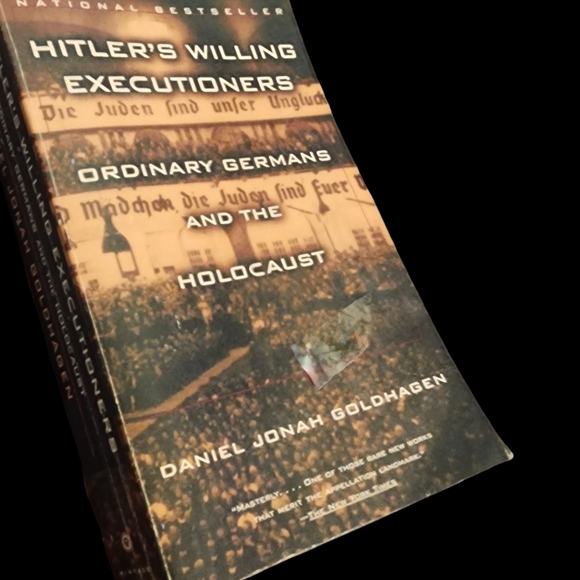 Hitler's Willing Executioners: Ordinary Germans and the Holocaust - Picture 1 of 1